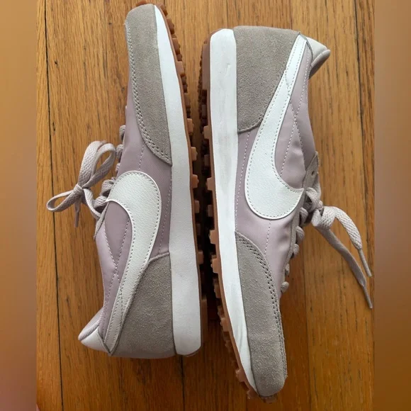 Nike Daybreak Dusty Rose size 9 sneakers shoes - Picture 2 of 4